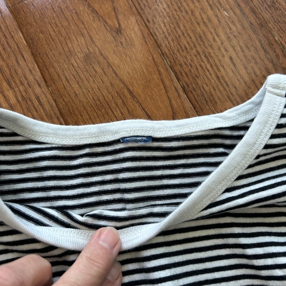 Sale: 5 for $10 - Old Navy crop top - Picture 3 of 6